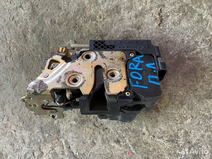 Замок двери передний левый (Chery Fora / A5)