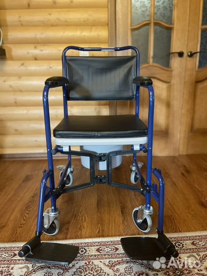 Кресло-коляска с санитарным оснащением