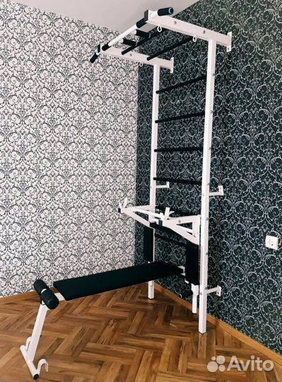 Шведская стенка с турником и брусьями