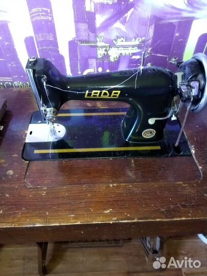 Швейная машина лада