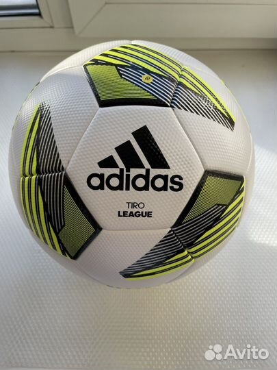 Профессиональный Футбольный мяч adidas tiro LGE