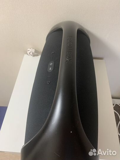 Продается музыкальная колонка JBL