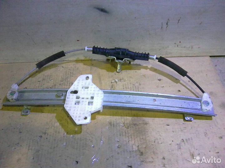 Стеклоподъемник задний левый Kia Rio 3 2011-2015