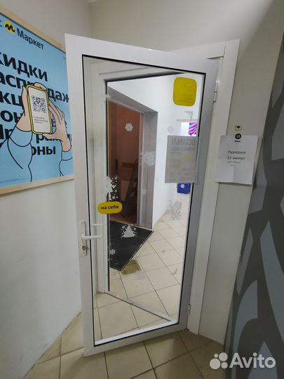 Стеклянная дверь