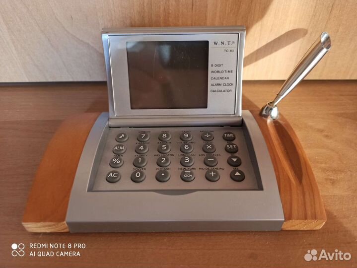 Настольный электронный календарь-калькулятор