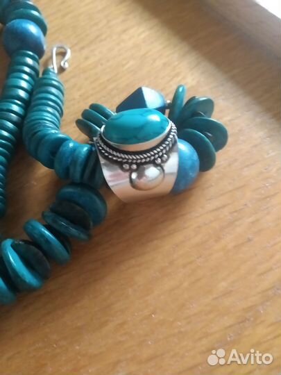 Элегантные бусы и два кольца