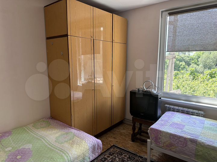 Комната 15 м² в 4-к., 2/2 эт.