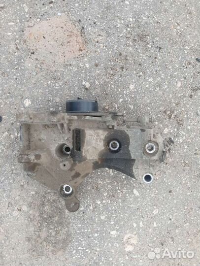 688304373R Кронштейн генератора Renault Logan