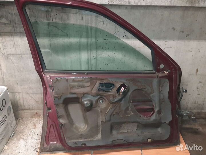 Передняя левая дверь ford mondeo 1