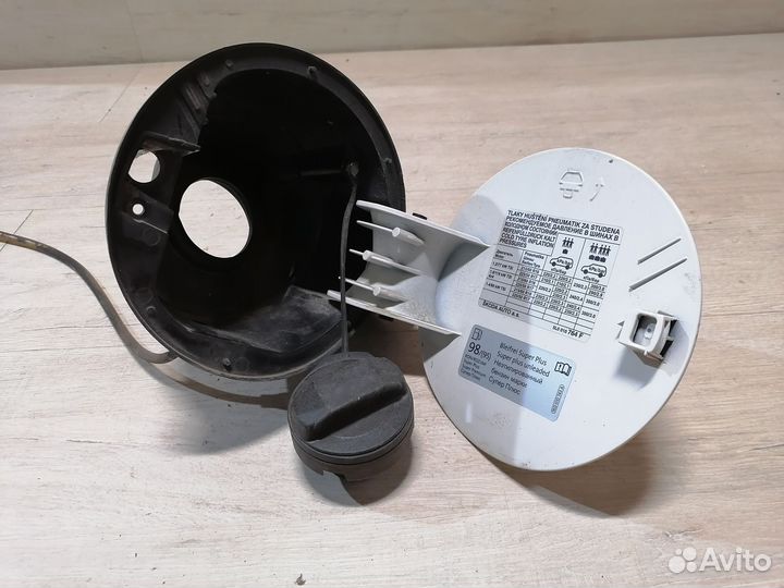 Лючок бензобака белый Skoda Yeti Шкода Йети