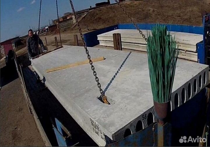 Плиты перекрытий рядом