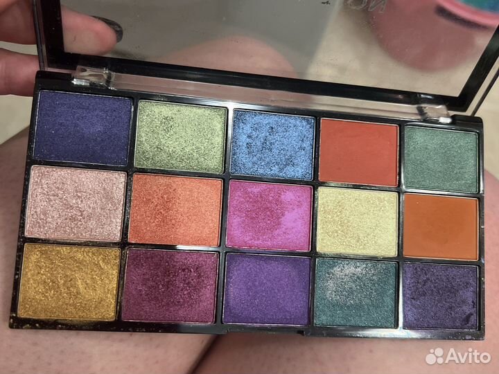 Тени для век revolution