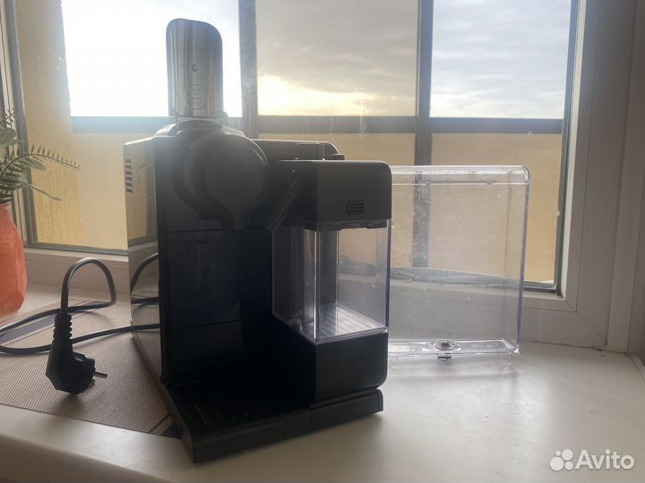 Кофемашина капсульная DeLongi Nespresso EN560