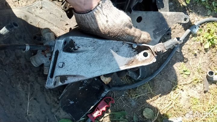 Кронштейн двигателя BMW 5 E34