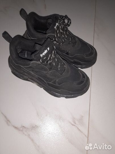 Кроссовки женские