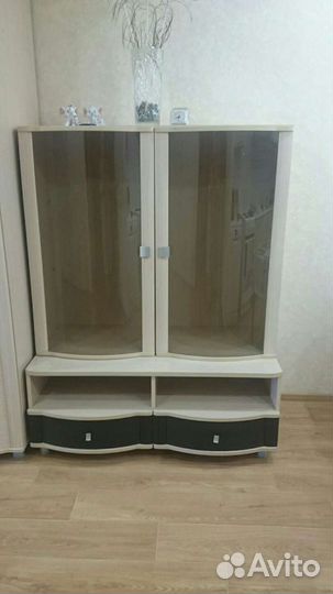 Тумба под телевизор и шкаф