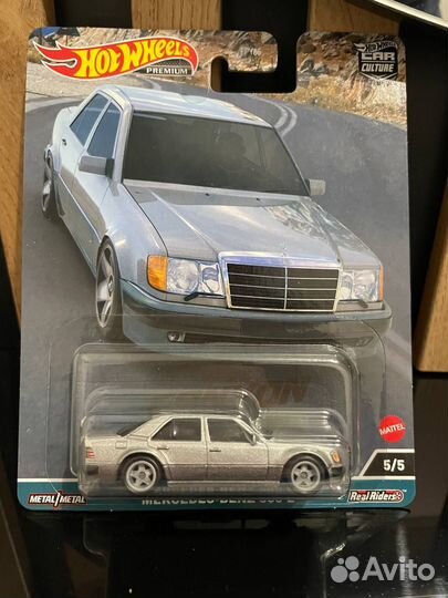 Hot Wheels Premium Mercedes-Benz 500E