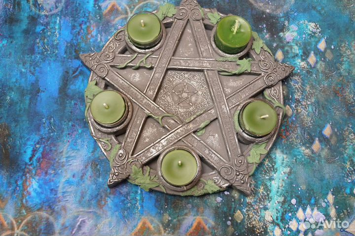 Алтарь и подсвечники