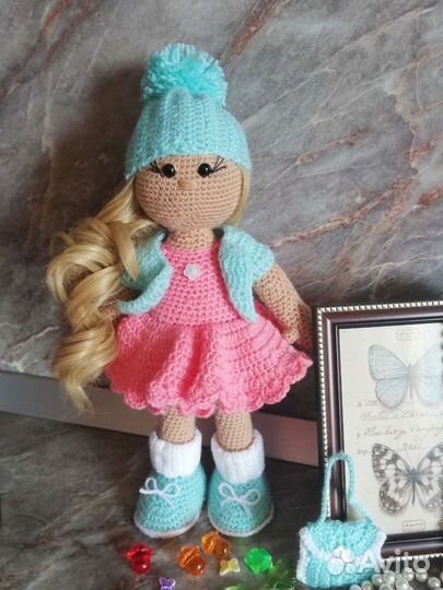 Вязаная кукла ручной работы