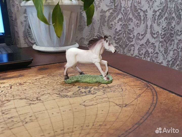 Лошадь игрушка фигурка