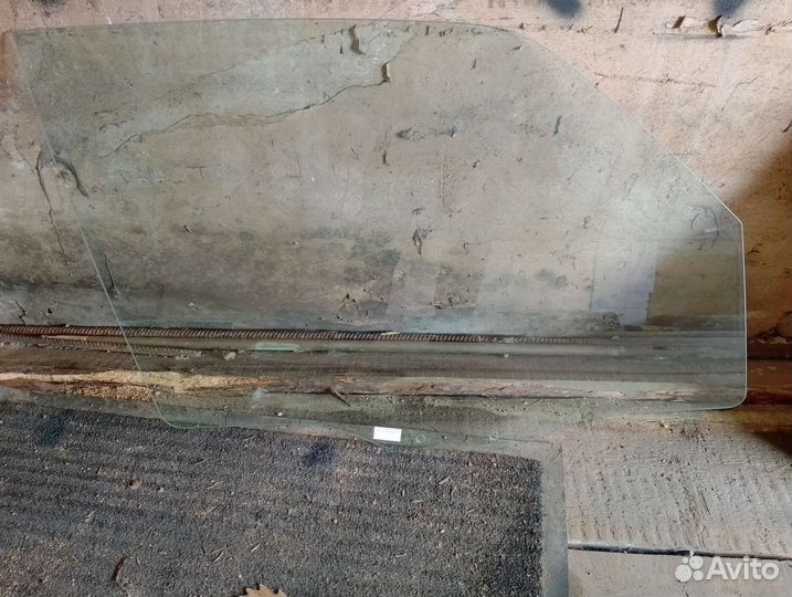 Стекло Двери Передней Mitsubishi Pajero 3