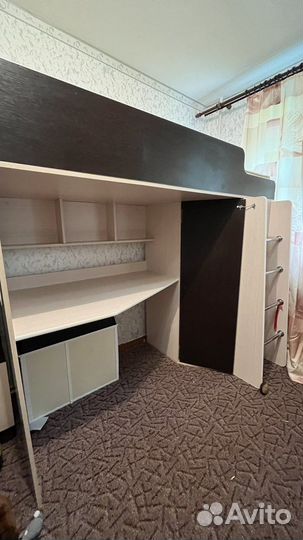 Детская кровать чердак со столом и шкафом бу