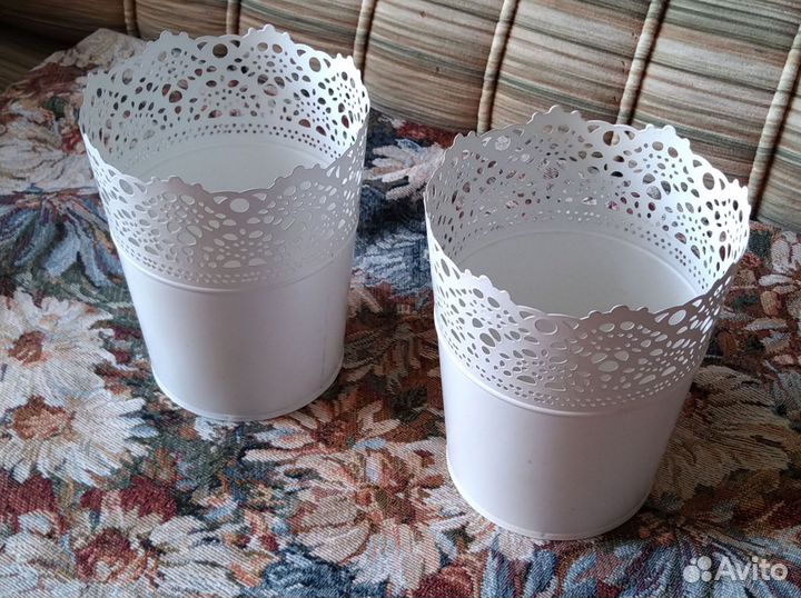 Металлический горшок для цветов