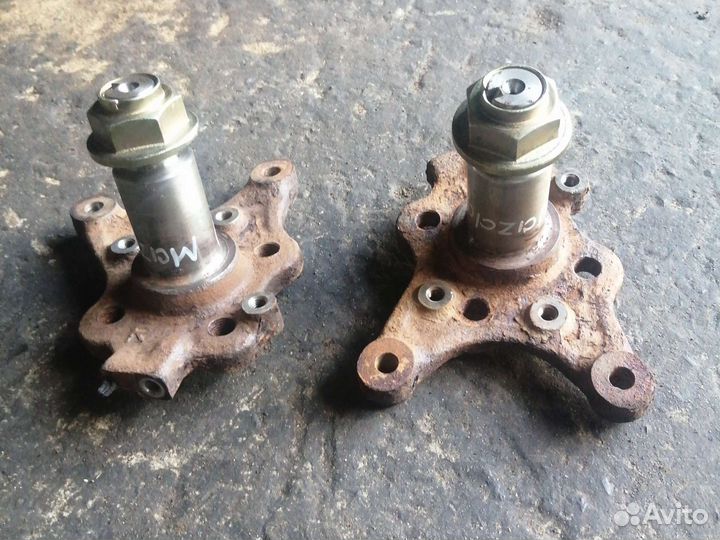 Цапфа ось заднего колеса Mazda 6GG