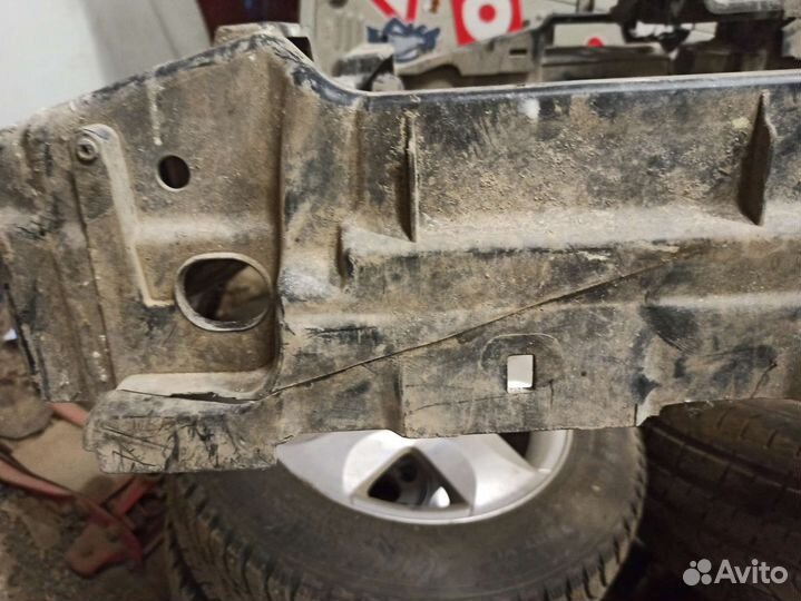 Рамка радиатора пассат b7