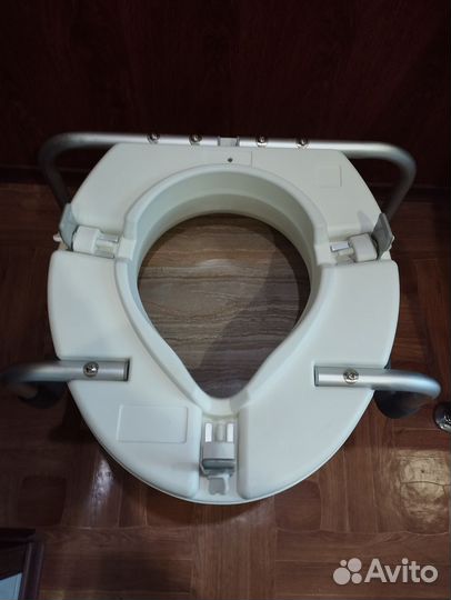 Насадка на унитаз после операции