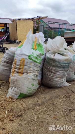 Куриный помет в мешках