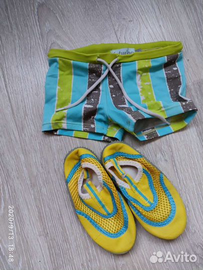 Плавки, сланцы и обувь для бассейна и аквапарка