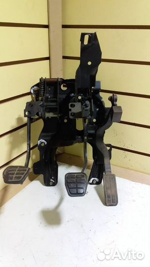 Блок педалей VW Passat B3 2.0Б/16кл./МКПП/ 88-93