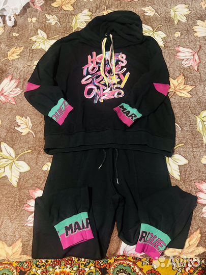 Спортивный костюм женский