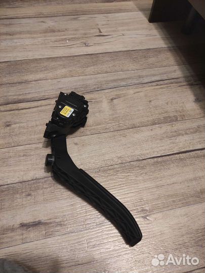 Педаль акселератора