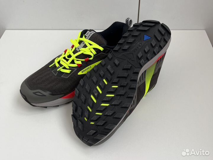 Кроссовки brooks caccadia 15 новые