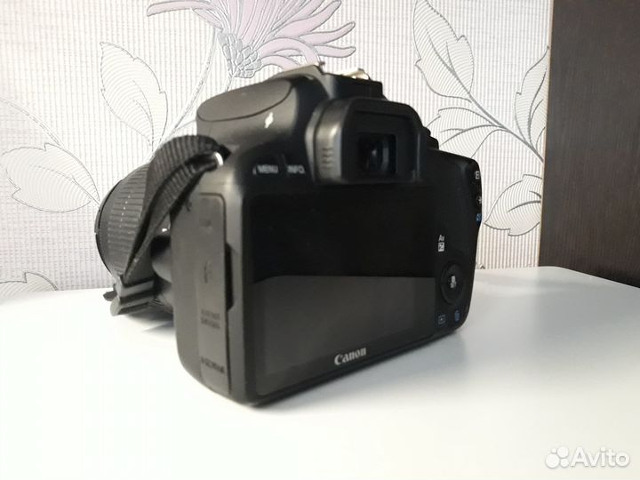 Зеркальный фотоаппарат canon 100D