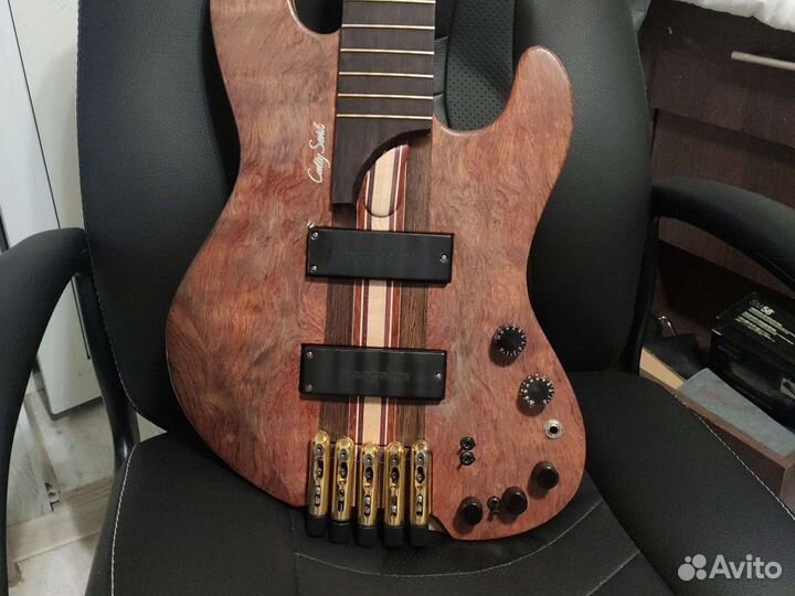 5 струнная бас гитара