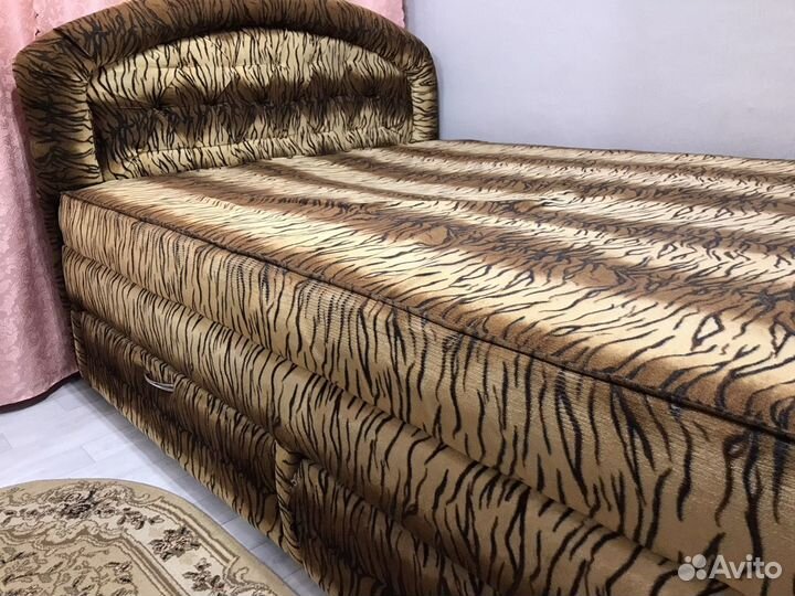 Кровать двухспальная с матрасом 140 на 220 бу