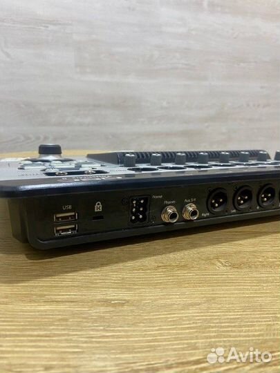 Микшер QSC Touch Mix-8