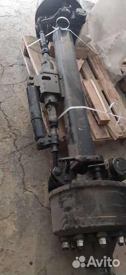 Поворотная ось на полуприцеп/трал