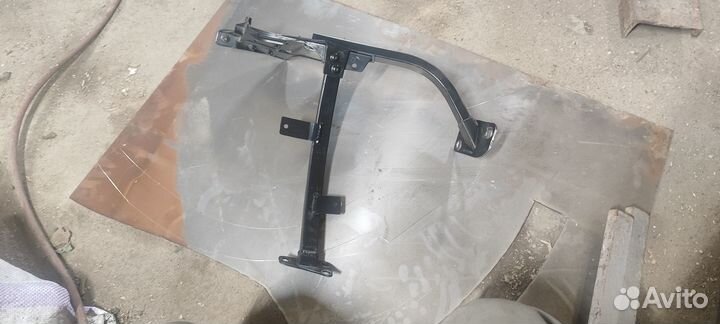 Кронштейн крыла Audi A8 2010 -2017 левый