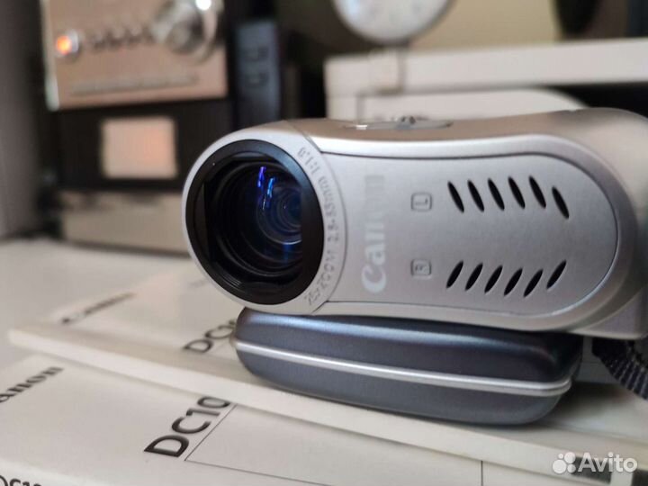 Видеокамера Canon DC100 E