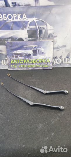 Поводок стеклоочистителя Nissan Primera P11