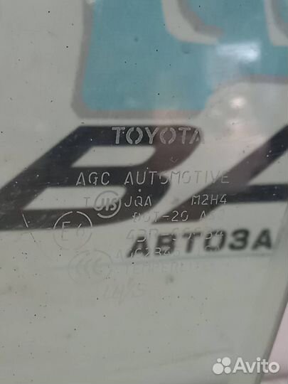 Стекло передней левой двери Toyota RAV 4