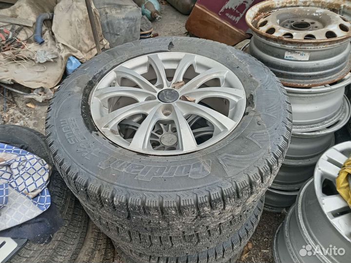 Колеса зимние 215 70 16