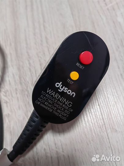 Сетевой шнур и внутренности стайлера Dyson US