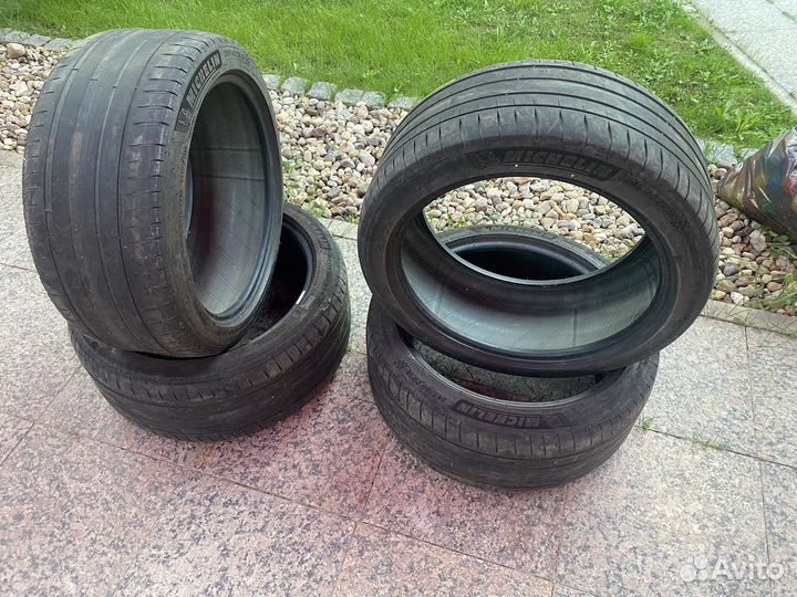 Michelin Pilot Sport 4 245/40 R18 93Y