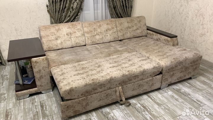 Большой угловой диван