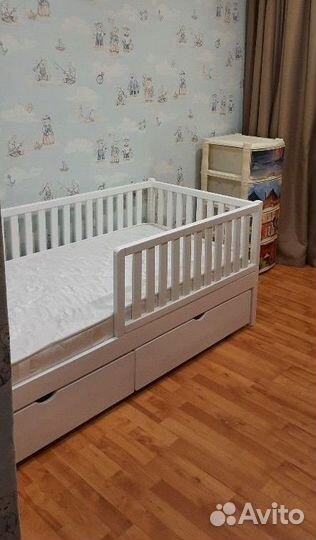 Детская кровать из цельного массива